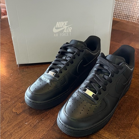 MEN'S NIKE AIR FORCE 1 LOW CASUAL SHOES - Picture 9 of 10